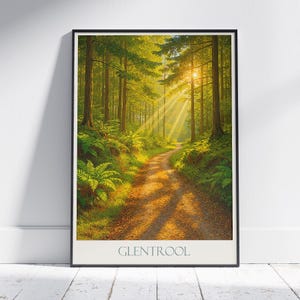 Glentrool Reiseposter Sunlit Forest Schottland Kunstdruck | Natur Wald Wand Kunst | Personalisierte Urlaubs Geschenk