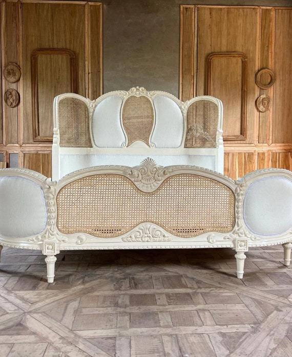 Carved wood platform bed discount
