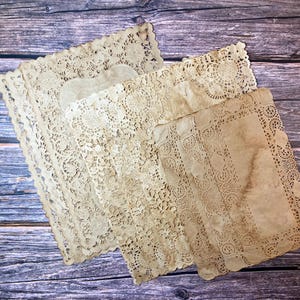 Paquete de 9 tapetes rectangulares de papel con encaje teñidos de café / Variedad de tamaños y patrones en relieve / Tapetes vintage, suministros para diarios basura, efímeras