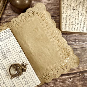 Tapetes de papel glassine con encaje teñido de café, tamaño perfecto para páginas de diario / 10 / Papel de diario basura, tapetes vintage, suministros para diario basura