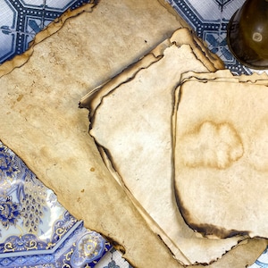 Verbrand papier Junk Journal Paper | Koffiegeverfd papier met reliëfpapier | 15 vellen in 3 formaten | Kortstondig, benodigdheden voor tijdschriften, gemengde techniek