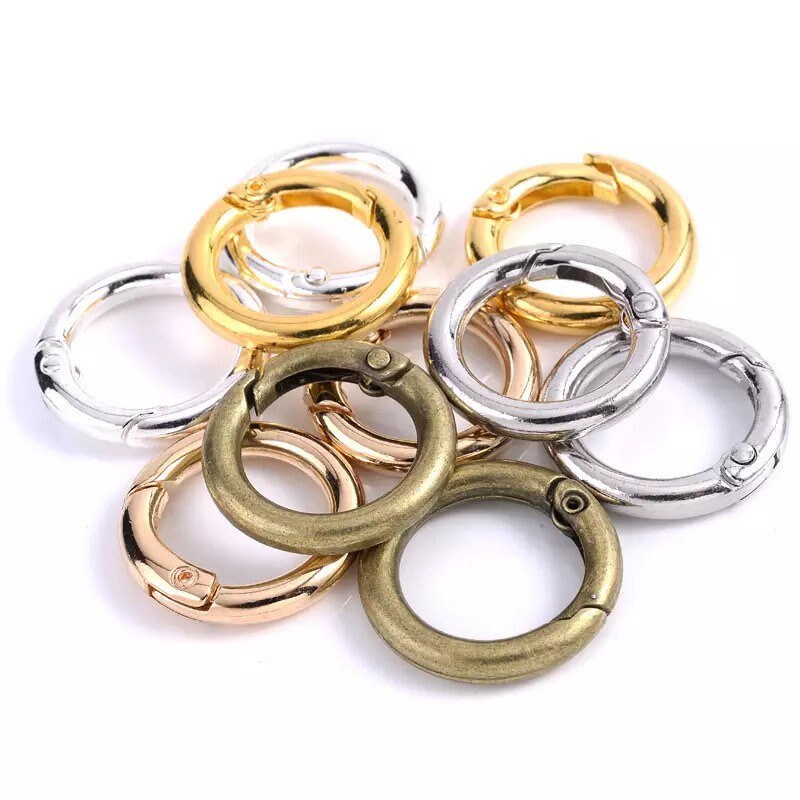Keychain 24 PCS Spring O Ring Set Zinc Alloy Hooks Clip DIY Accessories for Collars Light Gold Round Carabiner Snap Trigger Buckle in 4 Size Purse and Handbag 