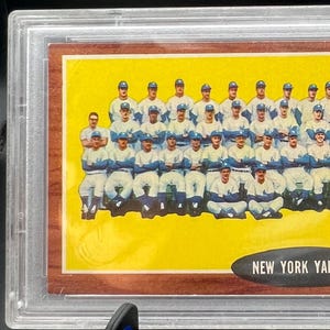 1962 Topps Yankees Team #251 PSA 7 NM Near Mint Mantle Maris