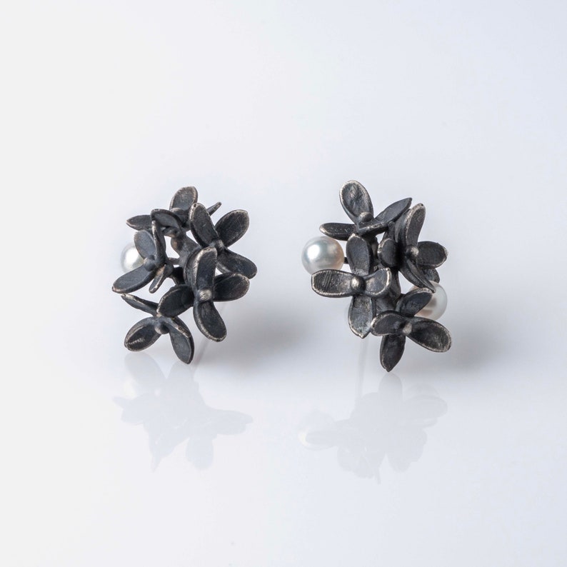 Flowery Sterling Silver Earrings with Cultivated Pearls, Contemporary Earrings with Cultured Pearls in Gold, Oxidized Silver with Pearls Black