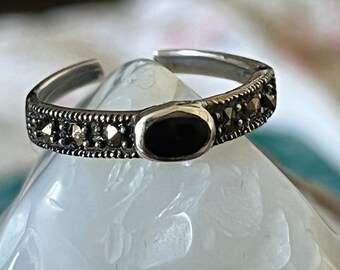 Sterling Silver Adjustable Toe/Pinky Ring, Decorated with Marcasite and black Resin.