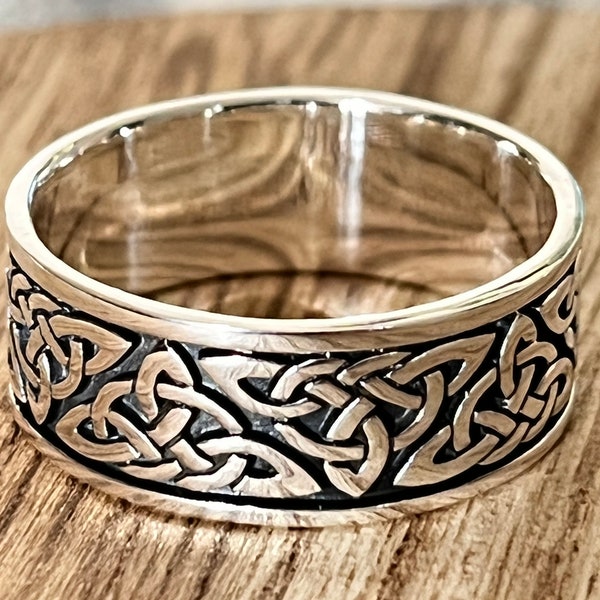 Stunning Sterling Silver Celtic Trinity Band