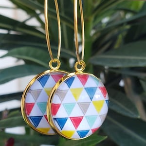 Multicolored and golden cabochon hoop earrings