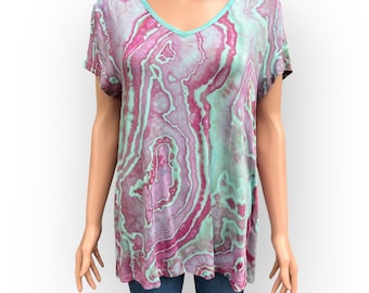Women’s Medium Geode Tie Dye V-Neck T-Shirt - Fuchsia & Green Tee
