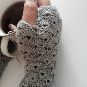 Fingerless Gloves Crochet Pattern, Crochet Pattern, Crochet Gloves Pattern, Fan Gloves Crochet Pattern, Fingerless Gloves, Pdf Pattern image 4