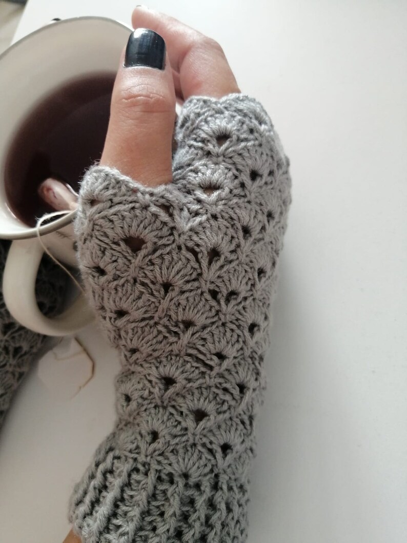 Fingerless Gloves Crochet Pattern, Crochet Pattern, Crochet Gloves Pattern, Fan Gloves Crochet Pattern, Fingerless Gloves, Pdf Pattern image 4