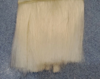 Gabarit de poils artificiels blancs Peau de fourrure Poils de fourrure
