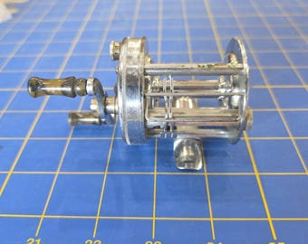 R60 VTG South Bend 550 Bait Casting Fishing Reel