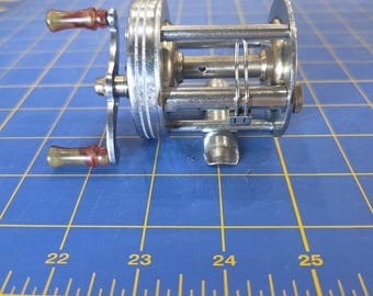 R64 VTG Shakespeare 1959 Intrinsic Bait Casting Fishing Reel