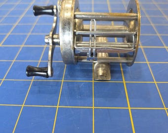 R59 VTG South Bend 550 Bait Casting Fishing Reel
