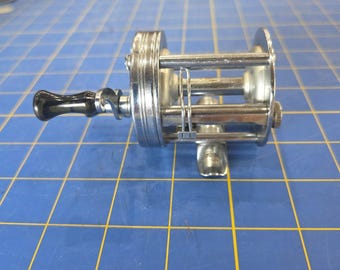 R67 VTG Shakespeare 1932 Tru-Axis Bait Casting Fishing Reel