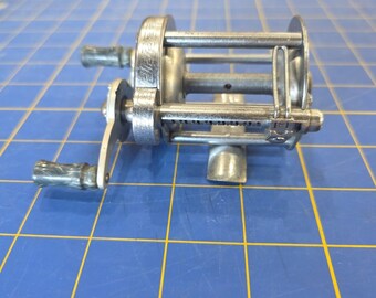 R52 VTG Pflueger Akron 1893 Bait Casting Fishing Reel