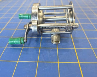 R49 VTG Pflueger Akron 1893 Bait Casting Fishing Reel