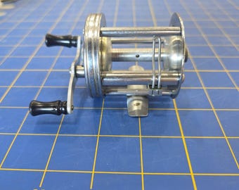 R48 VTG Pflueger Trump 1943 Bait Casting Fishing Reel