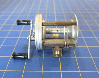 R57 VTG Pflueger Trusty 1933 Bait Casting Fishing Reel