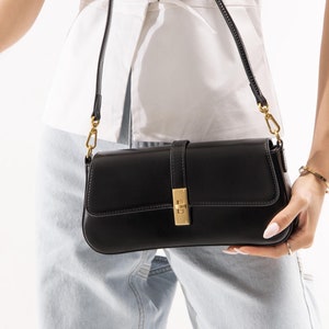 Elegante bolso de hombro de piel auténtica, herrajes dorados, 2 correas incluidas, bandolera compacta para mujer, burdeos, marrón y negro.