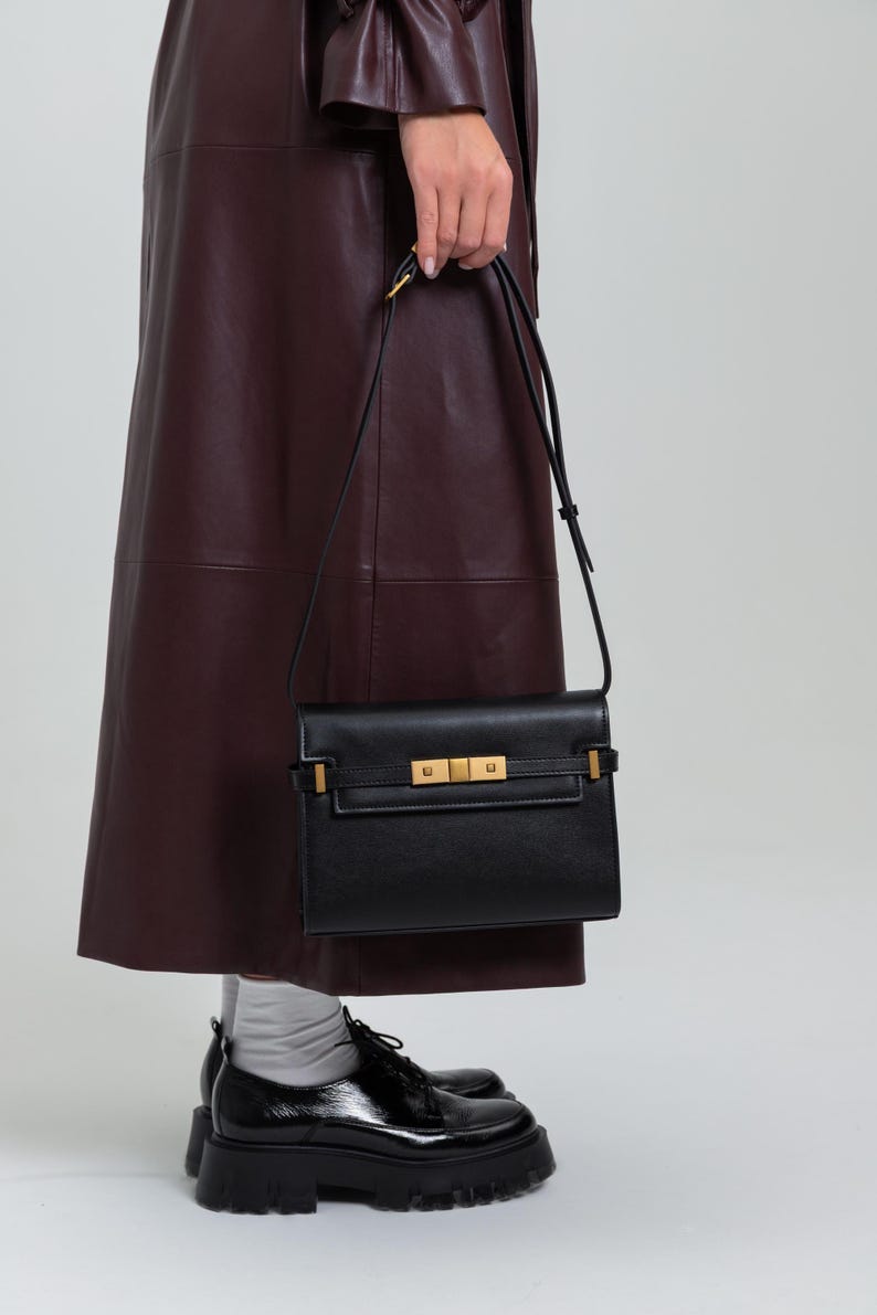 Handmade leather shoulder bag in brown with a relaxed shape for everyday use