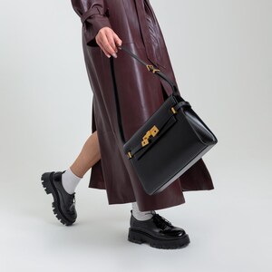 Handmade leather shoulder bag in brown with a relaxed shape for everyday use