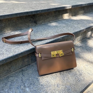 Handmade leather shoulder bag in brown with a relaxed shape for everyday use