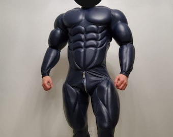 Traje muscular de piel sintética azul
