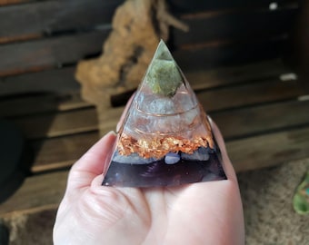 Orgonite Pyramid (Labradorite Icosahedron)