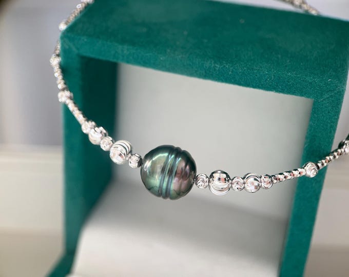 Natural Tahidi sea pearl bracelet. Green Tahidi pearl adjustable bracelet/Elastic bracelet.