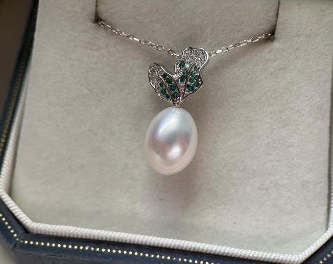 Natural fresh water carrot design necklace. High luster fresh water carrot pearl necklace.