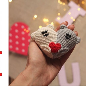 crochet heart pattern. cute heart amigurumi tutorial. DIY valentine's day gift. crochet valentine's day pattern. crochet bear heart pattern