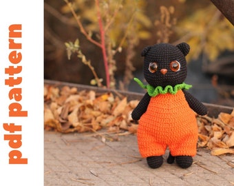 crochet black cat pattern. crochet halloween pattern. cute amigurumi cat in jumpsuit pattern. crochet halloween black cat tutorial in ENG