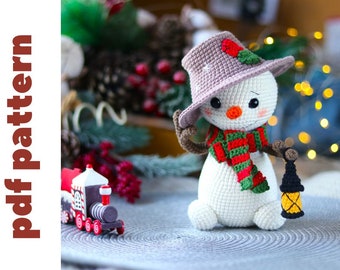 gehaakt sneeuwpoppatroon. schattig sneeuwpop amigurumi patroon. gehaakte kerstversiering. DIY kerstcadeau gehaakt speelgoedpatroon.