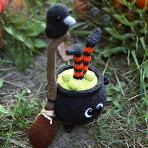 crochet halloween pattern Eng/Ger/Fr. cute crochet cauldron pattern. DIY halloween decorations. crochet raven pattern. amigurumi halloween image 3