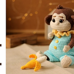 Gehaakt aappatroon in Eng. gehaakt dierenpatroon. amigurumi dierenpatroon. Gehaakte amigurumi-aap met kleding