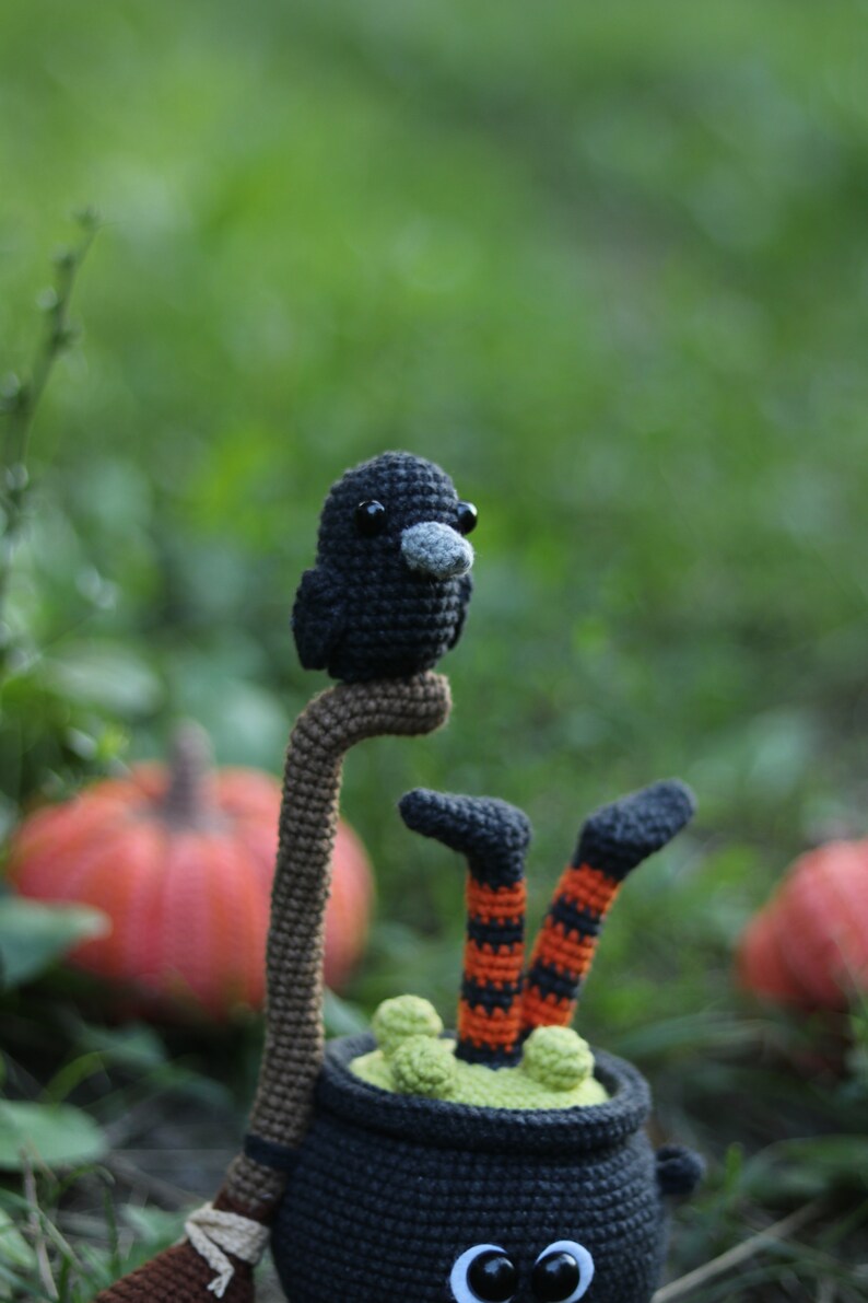 crochet halloween pattern Eng/Ger/Fr. cute crochet cauldron pattern. DIY halloween decorations. crochet raven pattern. amigurumi halloween image 8