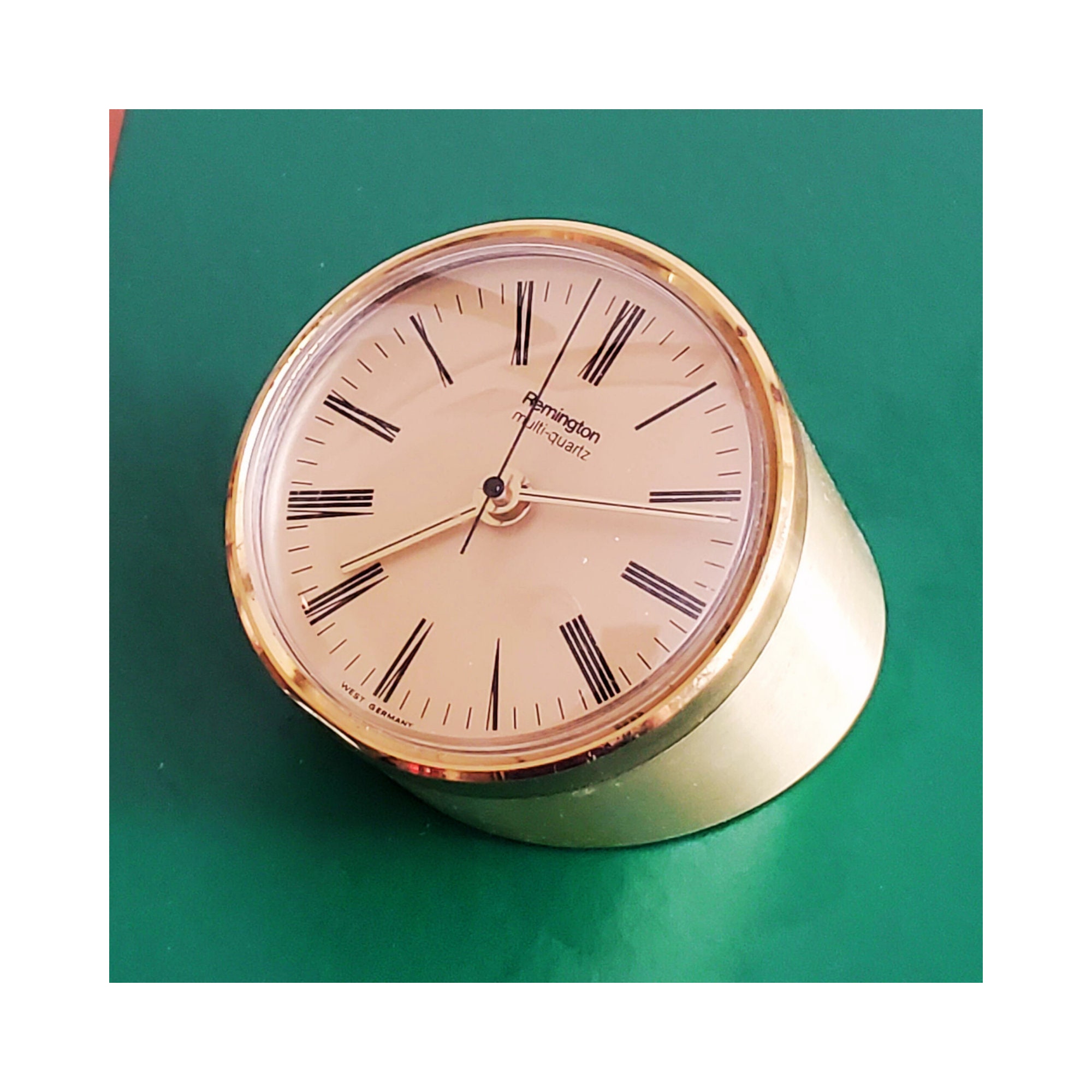 レミントン　掛時計　REMINGTON Vintage Remington Table Clock, Vintage Golden Quartz Desktop