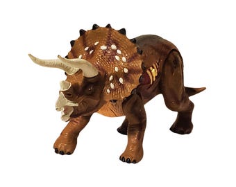 2000s Jurassic Park Wounded Triceratops Action Figure, with Sounds, Like New, Vintage Jurassic Park Re-Ak-Atak Triceratops Electronic Figure