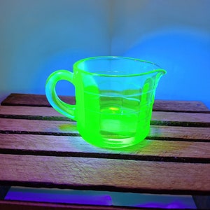 Vintage 1930s -- Anchor Hocking -- Optic Block -- Uranium Glass -- Vaseline Glass -- Depression Glass -- Green -- Creamer