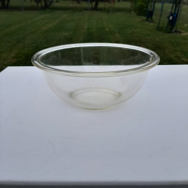 Vintage 1970s -- Pyrex -- 323 -- 1.5 Liter -- Glass Mixing Bowl