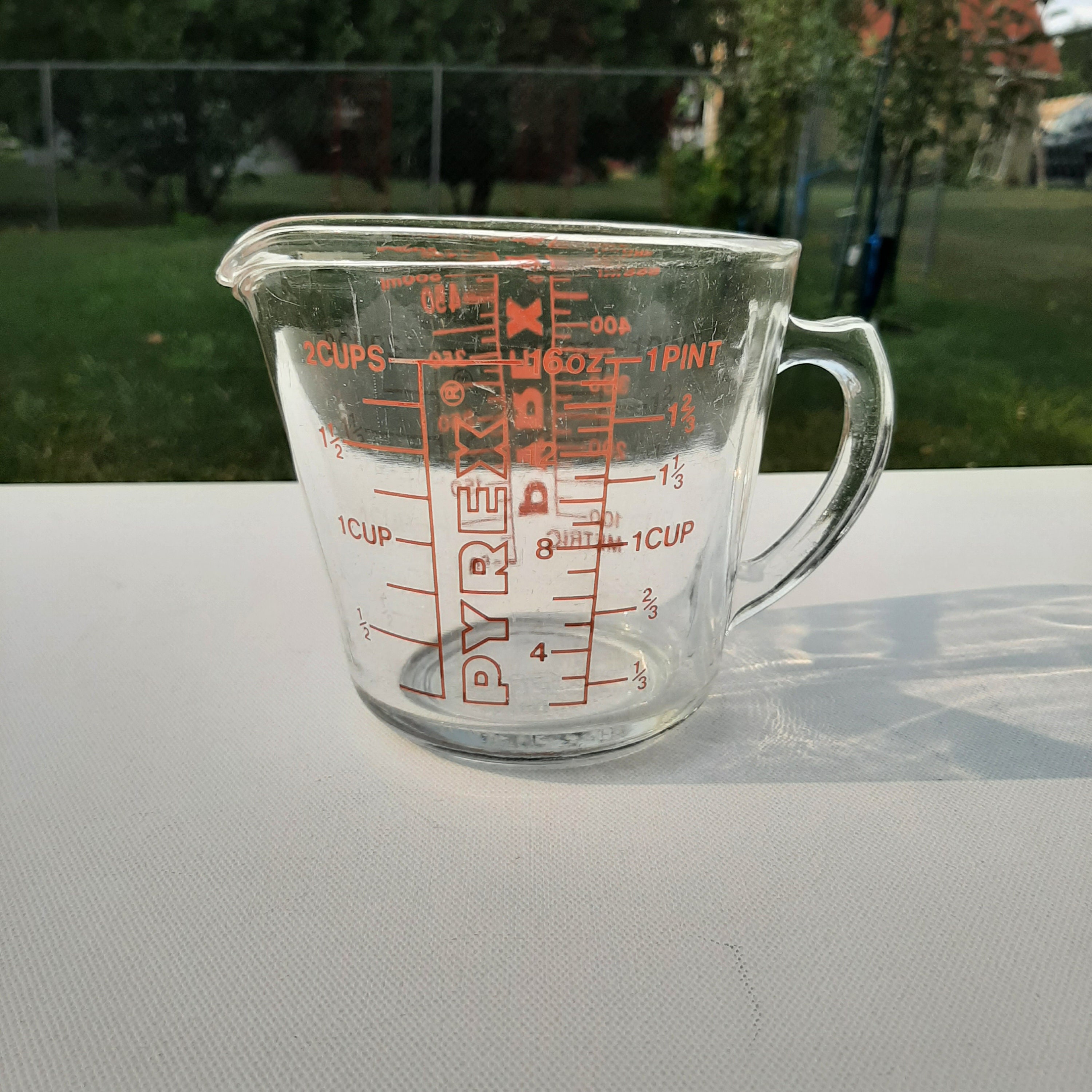 VINTAGE PYREX 2 QT. 8 CUP LARGE GLASS MEASURING CUP WITH HANDLE, MADE IN USA