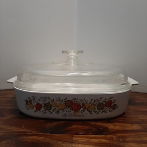 Vintage 1970s Corning Ware -- Spice of Life -- Le Romarin -- A-10-B -- Hologram Stamp -- 9 3/4 x 9 3/4 x 2 -- A12C Pyrex Lid