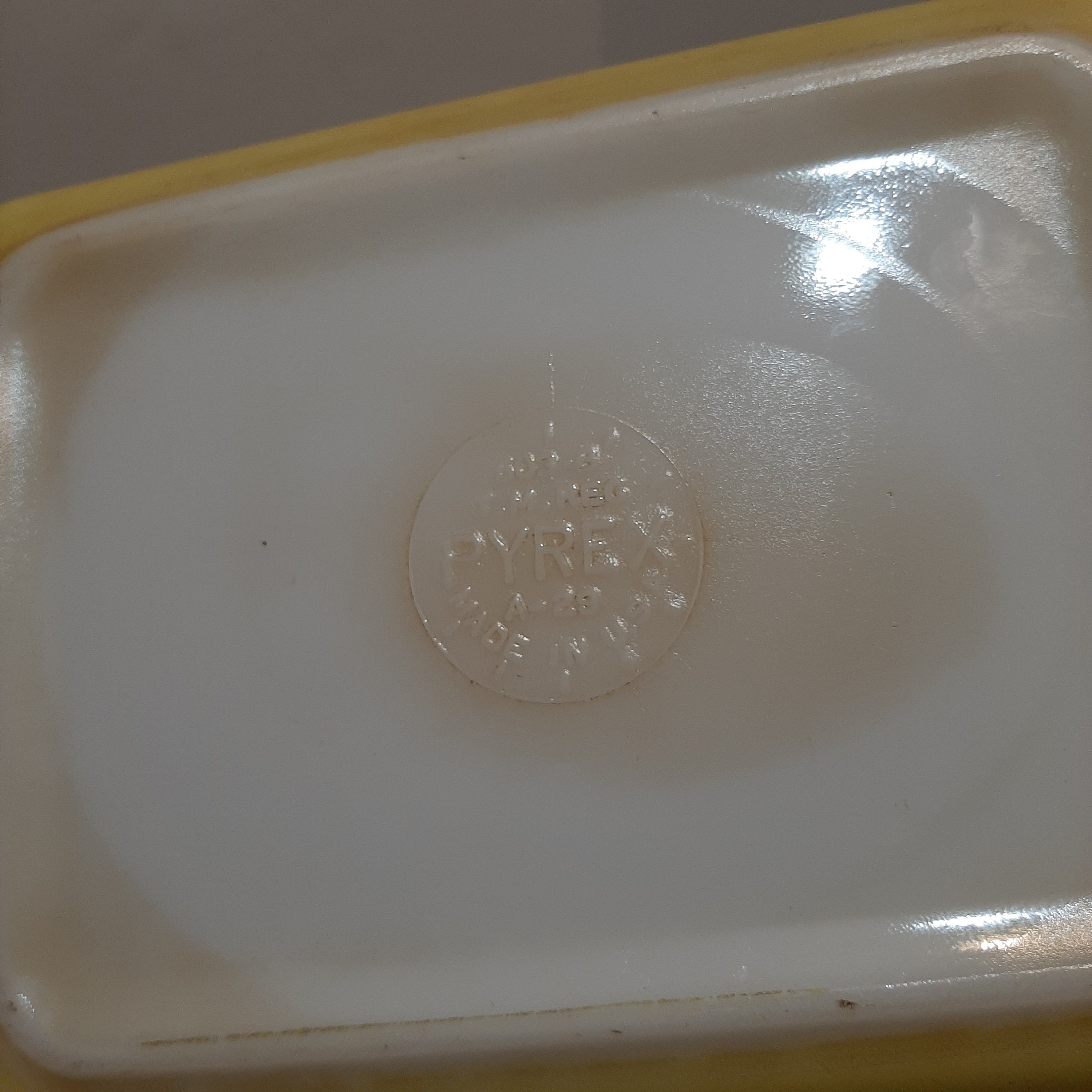 Vintage 1940s -- Pyrex -- Primary Yellow -- 503-B -- 1.5 Quart ...