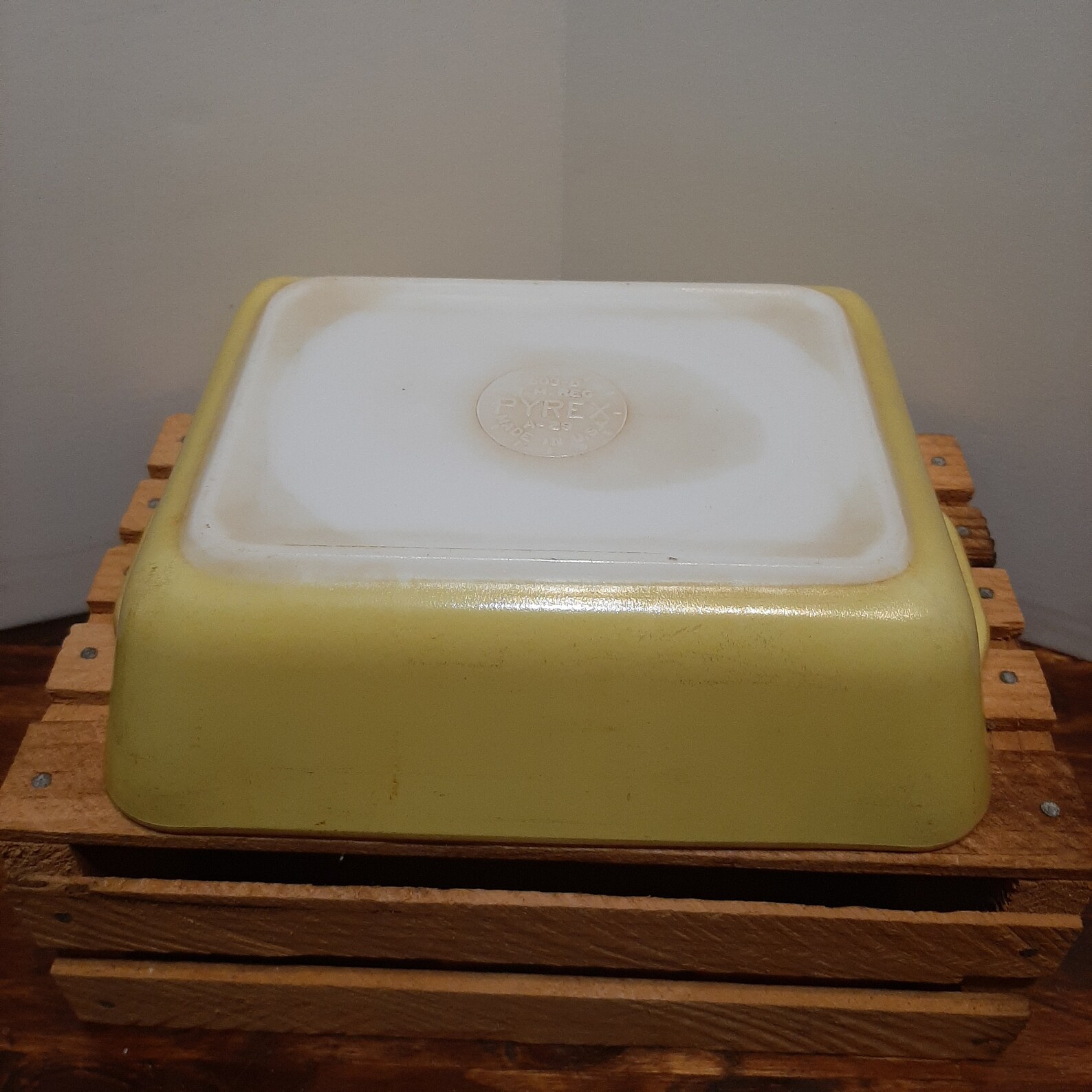 Vintage 1940s -- Pyrex -- Primary Yellow -- 503-B -- 1.5 Quart ...