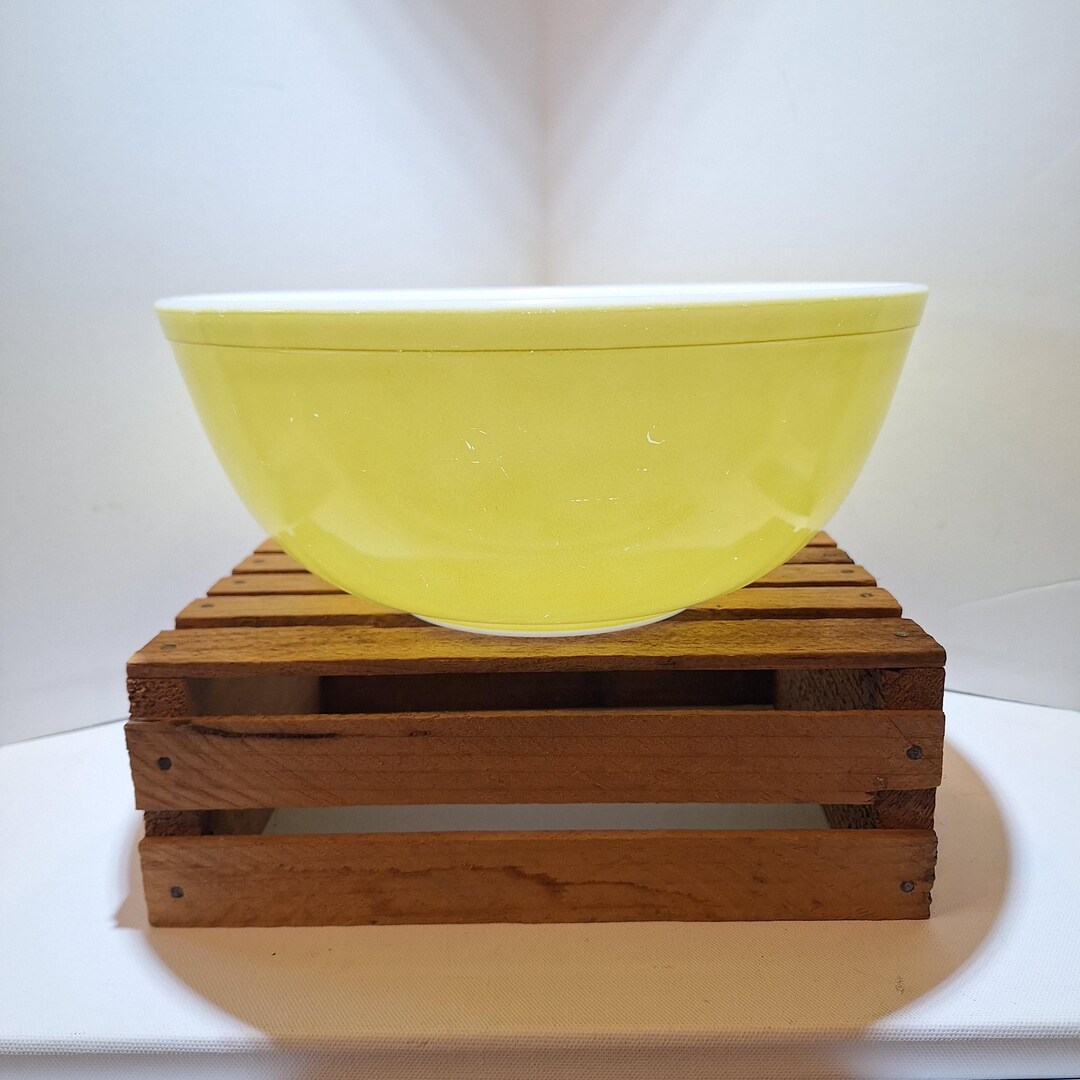 Pyrex Msical Stack Vintage 1950s -- Pyrex -- Stacking/nestin Mixing Bowl -- Primary Yellow ...