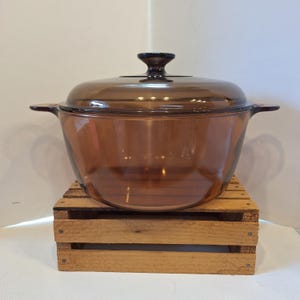 Vintage 1980s -- Vision -- Corning USA -- Amber -- 4.5 L -- 5 Quart Dutch Oven with Lid