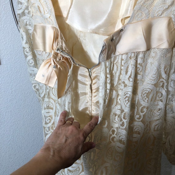 Vintage 60s Mini A-Line Lace Wedding Dress- Back … - image 4