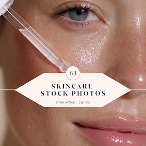Könnte beinhalten: Nahaufnahme eines Gesichts, auf das mit einer Pipette ein Hautpflegeprodukt aufgetragen wird. Das Bild enthält den Text "63 SKINCARE STOCK PHOTOS Photoshop | Canva". Die Person hat blaue Augen und glänzende Lippen.
