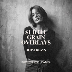 Puede incluir: Imagen en blanco y negro de una persona con un top negro y vaqueros. El texto "SUBTLE GRAIN OVERLAYS" se muestra prominentemente, junto con "31 OVERLAYS" y "PHOTOSHOP | CANVA". La imagen tiene una textura vintage.